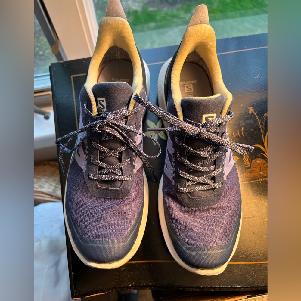 Women’s Salomon size 9.5 NWOT